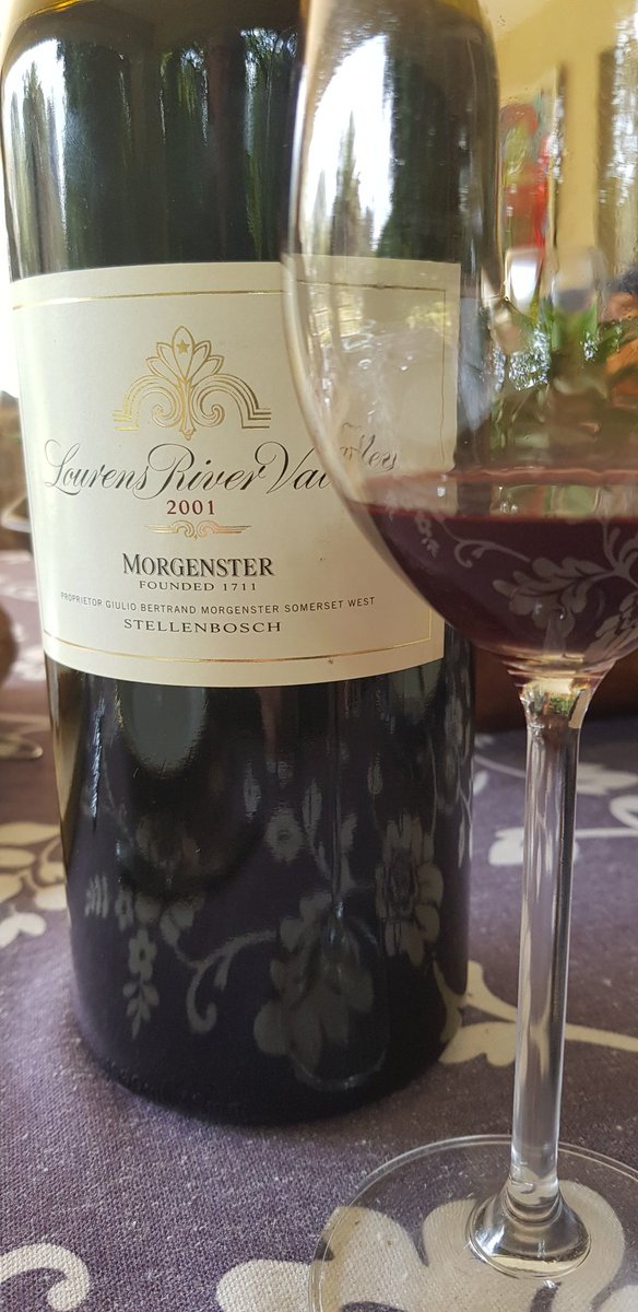 #stellenbosch 
#merlot
#cabernet
Silky! Slippery, tannins still standing. A big bottle with big friends! Salut!