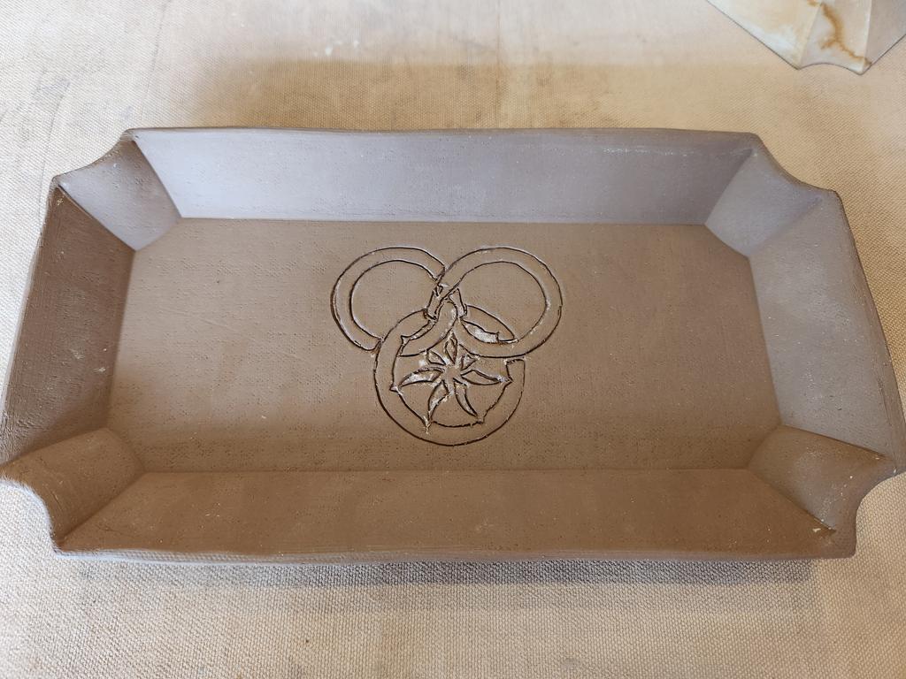 MuseumLara's tweet photo. @H4TG_org #DailyHappy is a day in the pottery studio! Only one this month, so I treasured every moment. Kid came too &amp; did some sculptures. I made some fan art dishes that I hope to sell at a Convention art show. https://t.co/MWiSlzcPCs