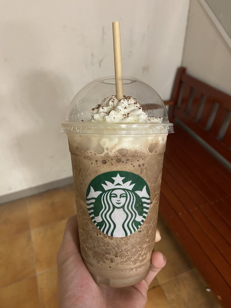 人生初のベンティサイズ…..。

20時ぐらいに飲んだんだけど、このまま明日の朝通り越してお昼くらいまで何も食べなくていいわ😂
