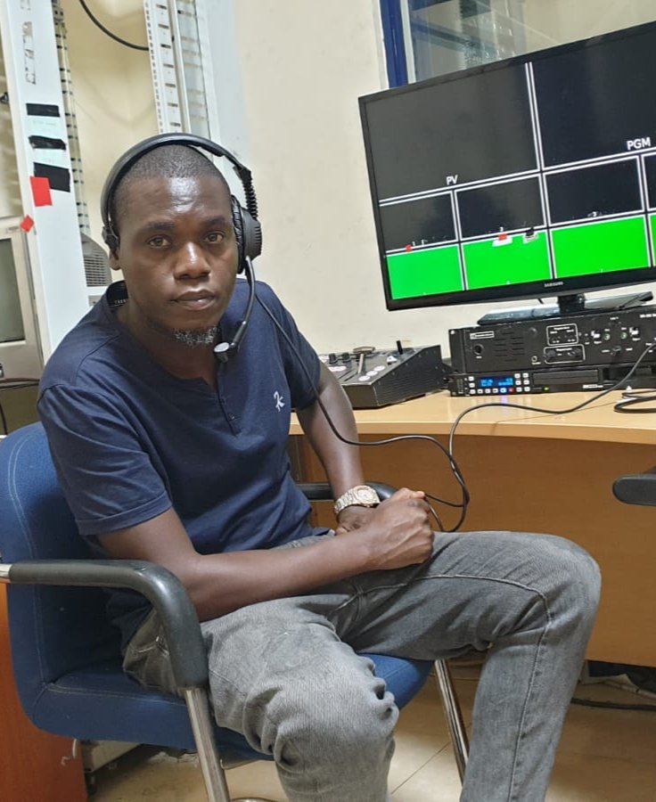 #Rhumbarepublik whoever comes across this gentleman ,,, should just do a simple favor ,,play with a three digit figure in his mpesa number ,,, he's 1year older than he was enjoy mubabas <a href="/RChemutai/">Rose Chemutai</a> <a href="/moh_eunice/">Eunice Moh 😇 ♥️</a> <a href="/_FelixOchieng/">Felix Ochieng'</a> <a href="/AlfredYegon19/">Alfred Yegon</a>