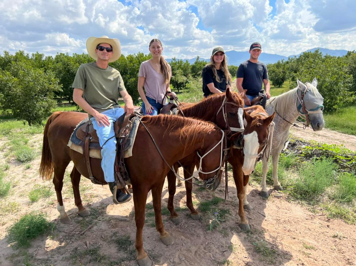 Happy trail w friend @Roseymelhill @SARA2001NOOR @crzyfkinworld @Wipapa5 @michelle_spenc @Len_Future @Hilltop__Leader @Alexarenee1 @Samiknowsbest1 @LiamLong85 @AussieDebPeace @kodiak149 @LaurelBlu2 @Gdad1 @gspinell @WilliamFPeters2 @Eathbound420 @Rubicon1313 @dindin6 @small1ldy1