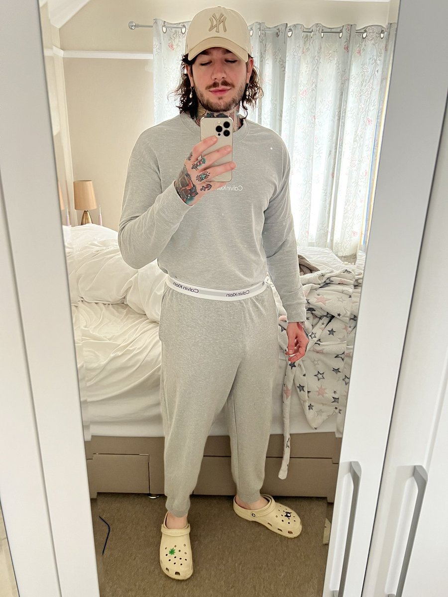 Elliot tweet media