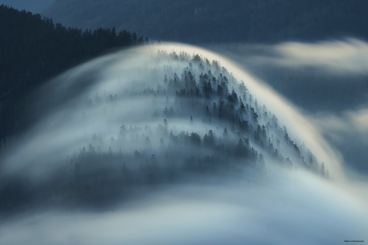 Running up that Hill
Patches of low clouds blown over a hill top (from the right side). Northern Alps, Germany
#landscapephotography #fog