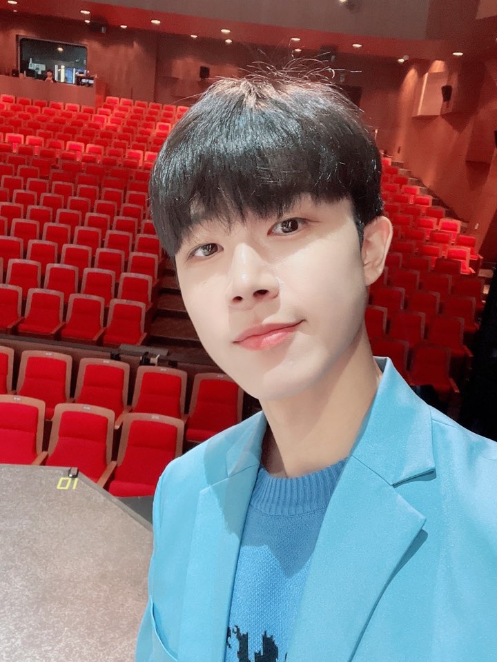 [📸] 230723 뮤지컬 #드림하이

𝓘 𝓓𝓻𝓮𝓪𝓶 𝓱𝓲𝓰𝓱 난 꿈을 꾸죠🎤
송삼동현이가 만든 꿈의 무대들 완료✨
송삼동현이의 꿈이 환장할 정도로 예쁘다..🥹

#GoldenChild #골든차일드 #GNCD
#김동현 #KimDongHyun
#삼동 #어린삼동 #송삼동현 #뮤지컬