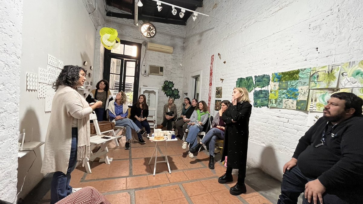 reycarla's tweet photo. #carlarey dictó un laboratorio creativo en #tucuman. Asistieron artistas de la zona y juntxs experimentamos y reflexionamos sobre el proceso creativo y sus producciones artísticas https://t.co/eOTCO6Ymg4