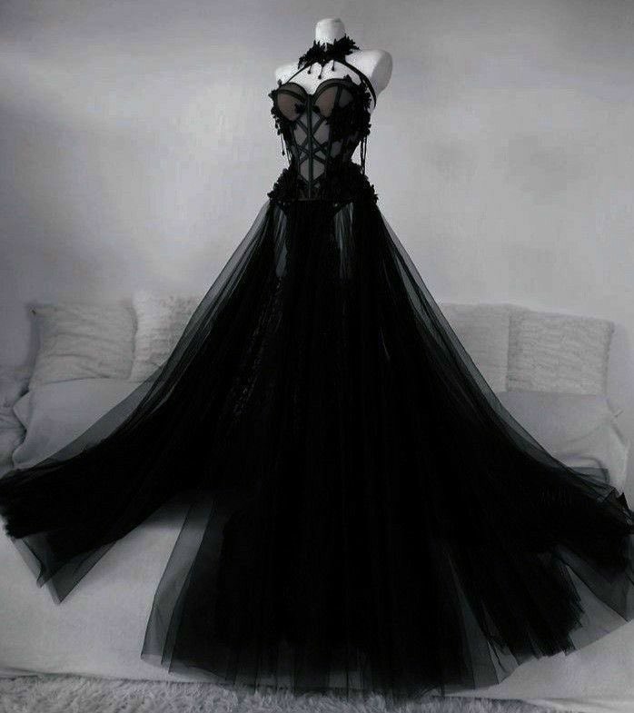 stcl99's tweet photo. a wedding dress inspiration https://t.co/RrakC8PCoI