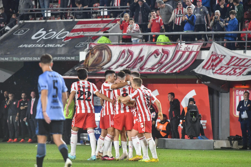 Estudiantes de La Plata, con una gran actuación colectiva, goleó esta noche a Belgrano de Córdoba por 4-0 en su Estadio UNO y volvió al triunfo en la Liga Profesional de Fútbol después de seis partidos. #BELGRANO #EstudiantesdeLaPlata #Golea

infoprovincia.com.ar/en-gran-actuac…