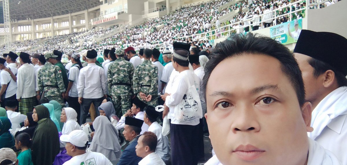 ZanFauzanPLD's tweet photo. Selamat Harlah ke-25 PKB di Stadion Manahan Solo
#1abadNU25thPKB 
#25thPKB 
#GusIminPKBsatu https://t.co/pdbhN0XZ52