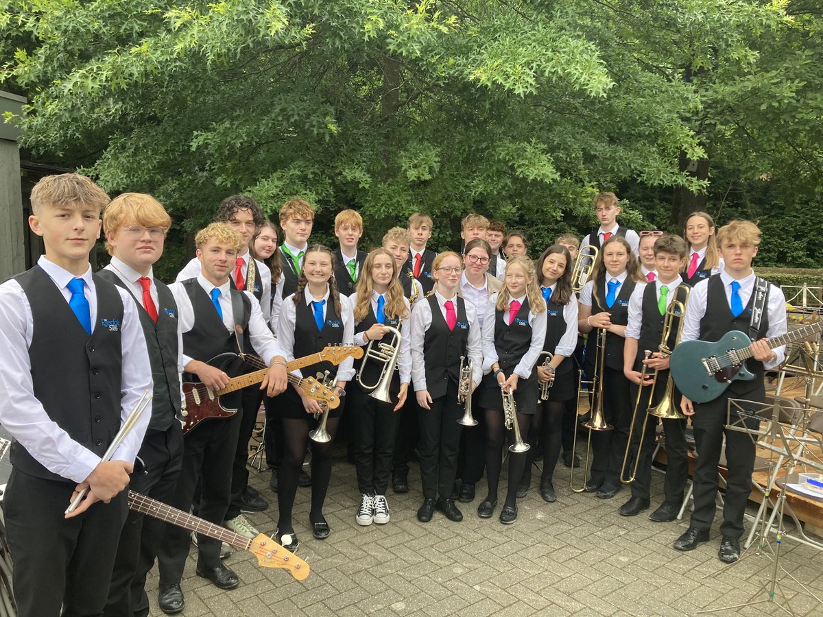 MusicRyedale's tweet photo. Apologies for the break I’m service there everyone. A final, fantastic performance. Well done to all but especially our lovely year 11s in their last concert for the school. Thanks for all you’ve done https://t.co/R9rZ1vNJEm