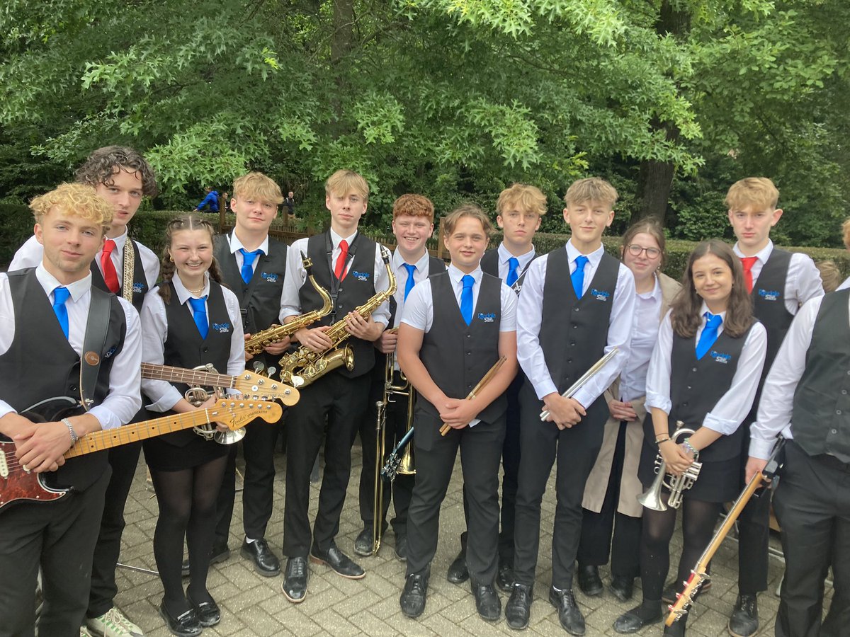 MusicRyedale's tweet photo. Apologies for the break I’m service there everyone. A final, fantastic performance. Well done to all but especially our lovely year 11s in their last concert for the school. Thanks for all you’ve done https://t.co/R9rZ1vNJEm