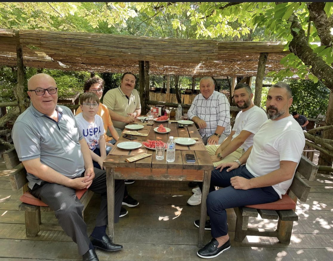 sedaterge21's tweet photo. Demokrat Parti G.Bşk.Yrd. Kıymetli abim Cemal Enginyurt ile birlikte Bolu Mengen’de Demokrat Parti Bolu il başkanı Mehmet Demirtaş ve Gökhan kardeşimizin misafiriyiz. Nezaketleri ve misafirperverlikleri için teşekkür ederiz.@cenginyurt52 @asenyurt https://t.co/k02XkyhP1w