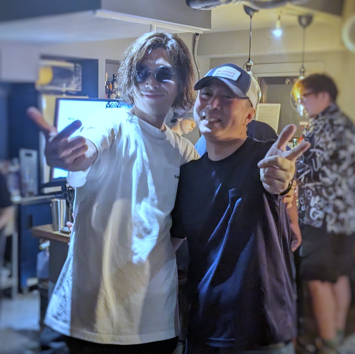 ookubon's tweet photo. @BoutiqueMusicJP さんと。めっちゃ楽しかったナイスパーティーてした。けど、マジで酔っ払うくらいショットとシャンパン出過ぎ(笑)#re_flat https://t.co/fNFZ8oASXX