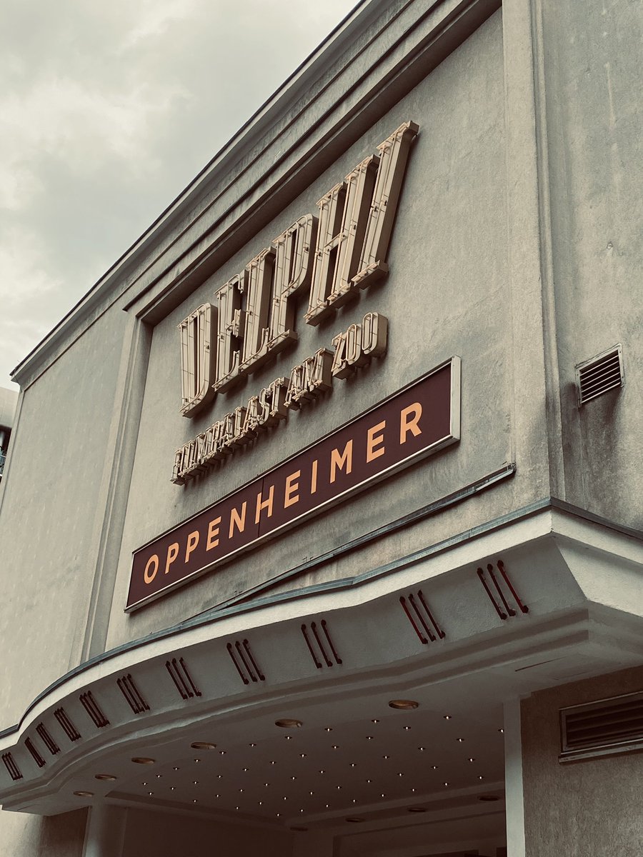 quiokate's tweet photo. Meint ihr das Kino wurde extra angepflanzt für den Film?
#oppenheimer https://t.co/iOmBXypxvM
