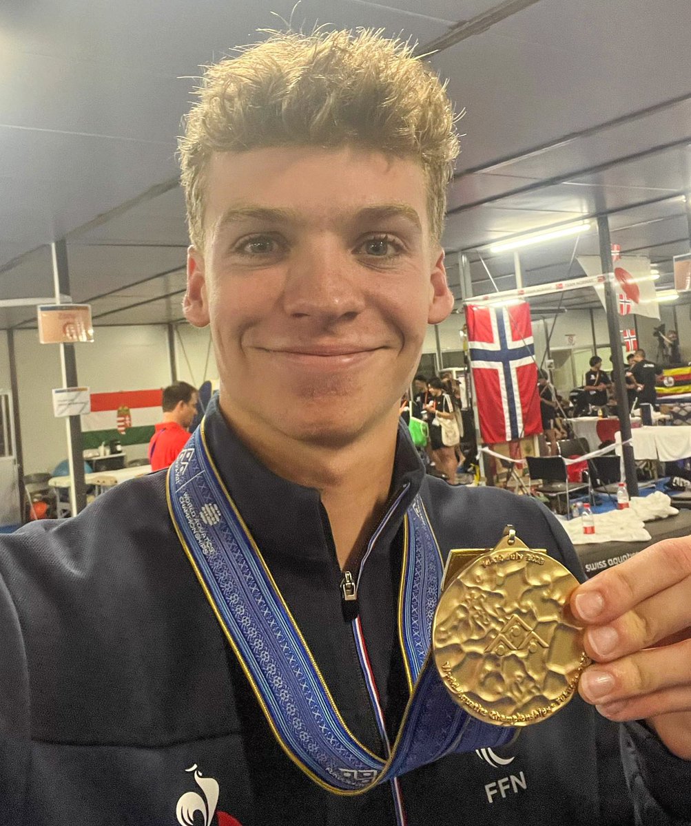 ✅ Battre le record du monde de Michael Phelps, devant Michael Phelps

👑 Léon Marchand est champion du monde du 400m 4 nages