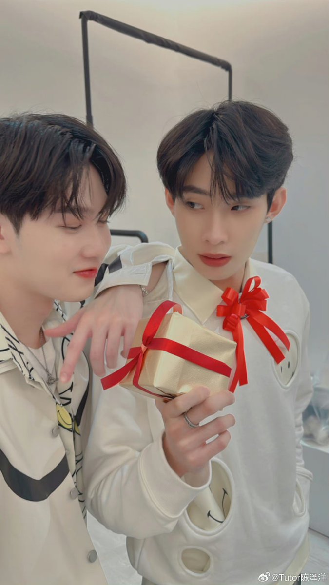 [PIC] 230723 Tutor陈泽洋   weibo Updates - gift for Yim 

#mynameis_yim #TutorKrp 
#YimNiverse