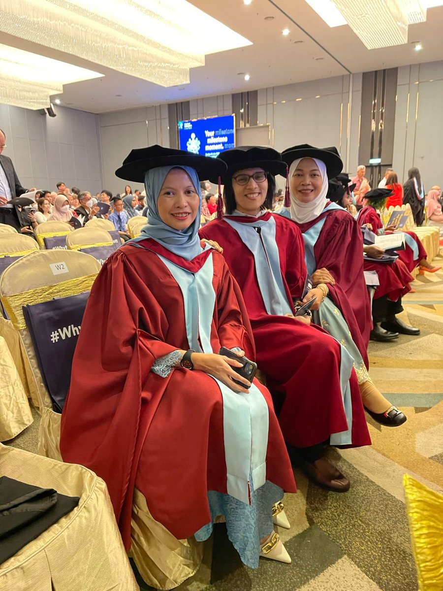 Two supervisees graduated today. Congratulations to Dr. Hal Mahera and Dr. Subashini. @nubsmalaysia @UoNMalaysia #PhD Both were full time students, and both graduated on time (3 years).