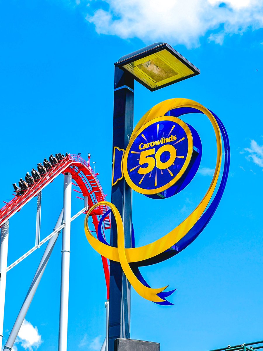 FanAttractions's tweet photo. Have a Sunday funday @carowinds 🎡🎠🎢🎟️ #carowinds #nc #sc #wherethecarolinascometogether  #amazinglookslike #strikesquad #clt #charlotte #amusementpark #cedarfair #themepark #themeparklife #themeparks #rollercoaster  #themeparkvloggers #themeparkphotos #carowinds50 💫 https://t.co/CPBuXQu6V2