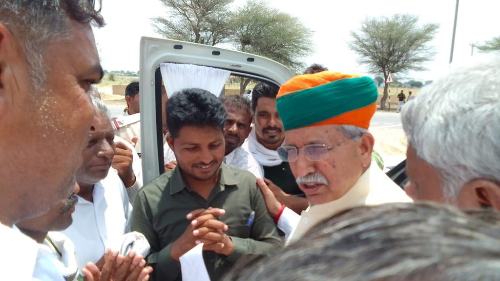 nandu_vistar's tweet photo. अर्जुन मेघवाल जी में हमारी मन की बात सुनी और उन्होंने आश्वासन दिलाया कि वह जल्दी ही हमको नए दिलाएंगे
#शाखा_डाकघर_के_अच्छे_दिन_कब
@arjunrammeghwal
@AshwiniVaishnaw
@rpbreakingnews
@ravishndtv
#Justice4gds
#शाखा_डाकघर_के_अच्छे_दिन_कब https://t.co/ekpqsmCGm7