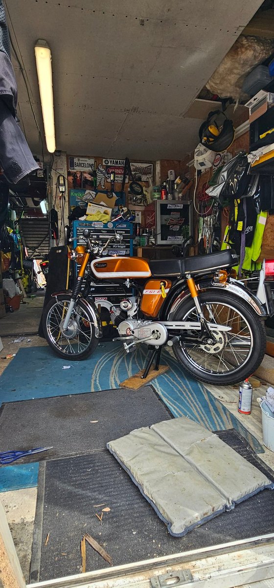 satzoomer's tweet photo. A day in the #manshed #fettling @YMUKofficial #2stroke #twostroke #motorcycle #notsorry #greta #yestooil https://t.co/IgmpfOIHsL