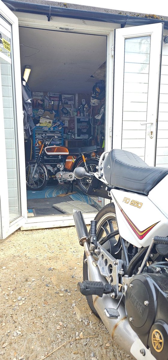 satzoomer's tweet photo. A day in the #manshed #fettling @YMUKofficial #2stroke #twostroke #motorcycle #notsorry #greta #yestooil https://t.co/IgmpfOIHsL