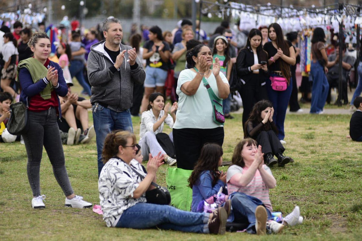 🎶🎵 Este sábado miles de vecinas y vecinos disfrutaron en el Polideportivo de Rafael Calzada de las actividades y los espectáculos organizados por <a href="/MunicipioBrown/">Almirante Brown</a> en el marco del 114° aniversario de esa querida localidad browniana. <a href="/JuanoFabiani/">Juan Jose Fabiani</a> 

#SigamosConstruyendoFuturo