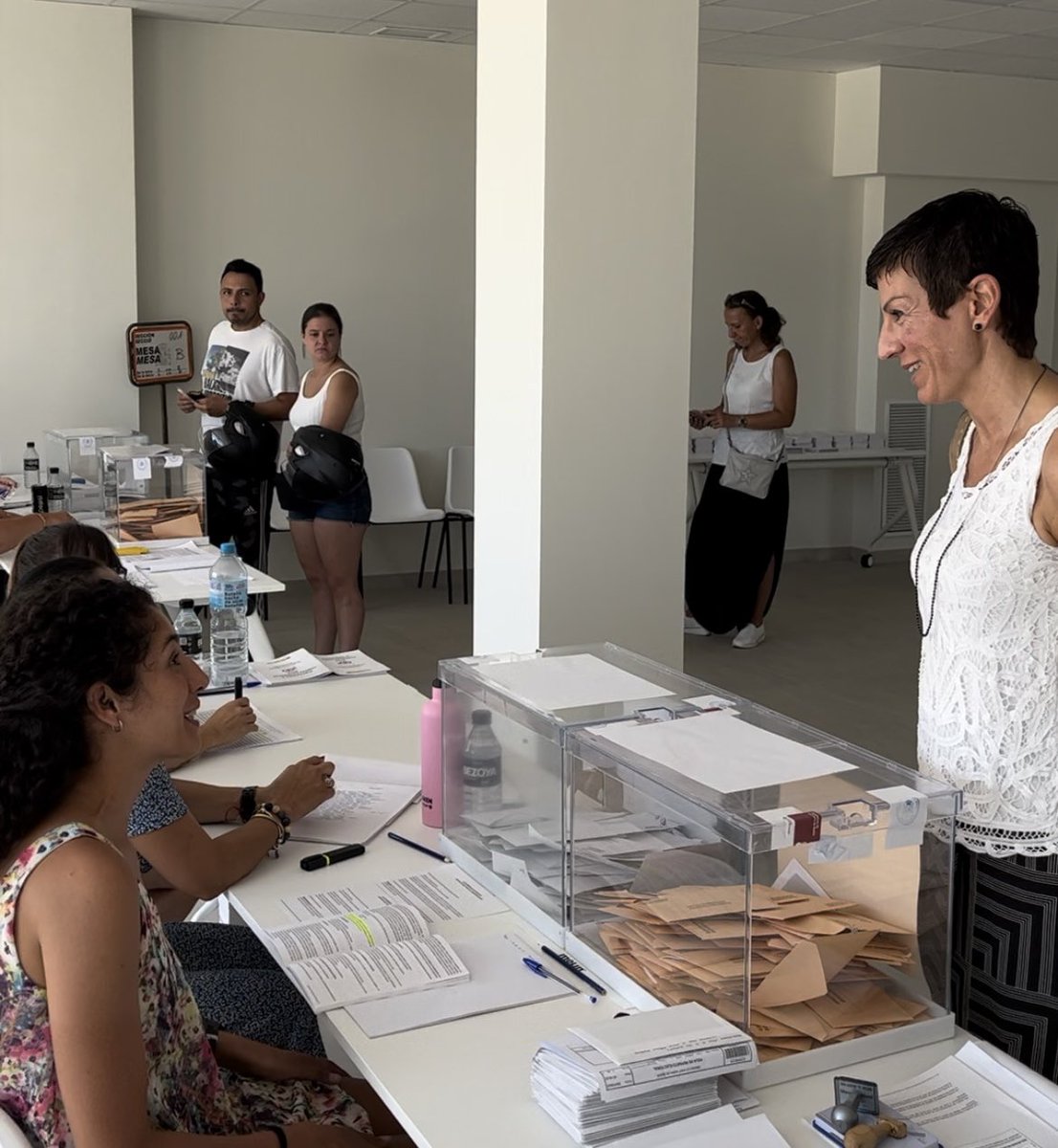 CaneteFilo's tweet photo. 🗳️ El dia d’avui és possible gràcies al treball de tots els integrants de les meses electorals, Policia Local, brigada municipal, interventors i treballadors i treballadores de l’administració que garanteixen el correcte funcionament de la jornada.

Gràcies a tots i a totes. #23J https://t.co/NA4eQu4NDK