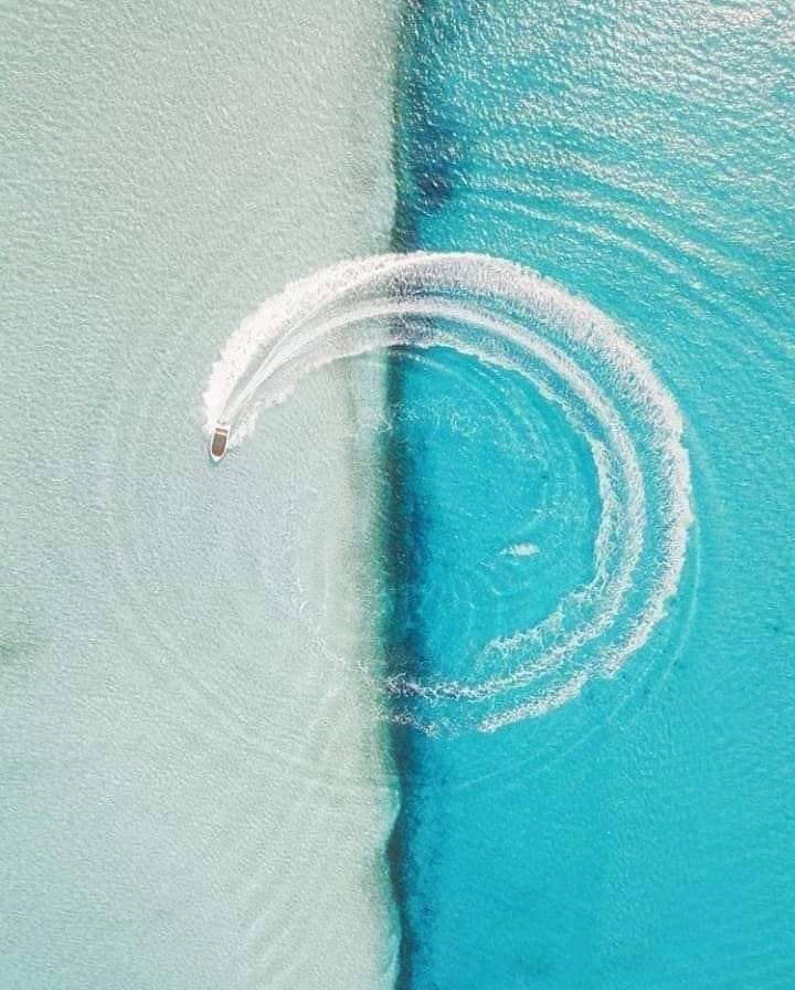مَرَجَ الْبَحْرَيْنِ يَلْتَقِيَانِ (19) بَيْنَهُمَا بَرْزَخٌ لَا يَبْغِيَانِ (20) فَبِأَيِّ آلَاءِ رَبِّكُمَا تُكَذِّبَانِ (21) ❤