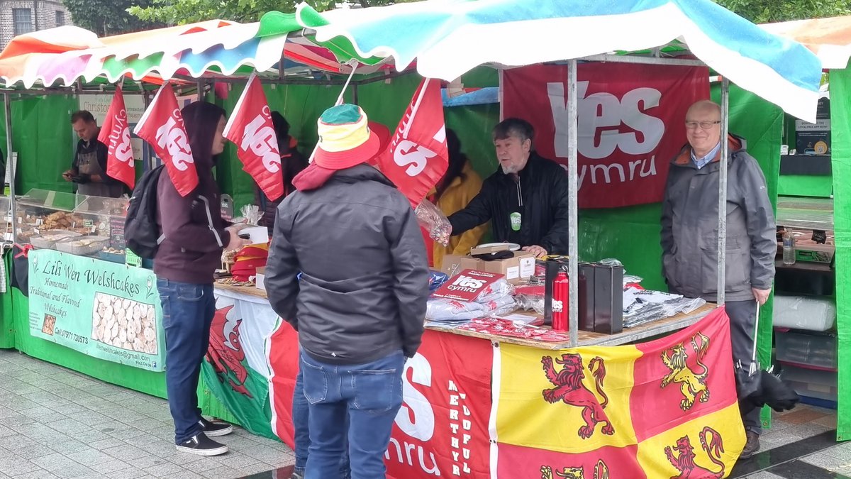 YesMerthyr's tweet photo. Great YC day at Merthyr Food Festival yesterday. Huge thanks to everyone who helped. Raised over £300 + new members
Fab day on the bridge with @YesCynon this morning too
The weekend saw  70 hours +of volunteering by Yes Merthyr members. Indy will come through hard work @YesCymru https://t.co/P5WkZ25ime