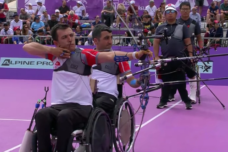 Sadık ve Yavuz’dan Altın! 🥇🥇 Çekya’nın Pilsen kentinde düzenlenen Para Okçuluk Dünya Şampiyonası’nda Erkekler Klasik Yay Çiftler kategorisinde madalya mücadelesi veren sporcularımız Sadık Savaş-Yavuz Papağan ikilisi altın madalyanın sahibi oldular. Tebrikler! 🇹🇷 👏