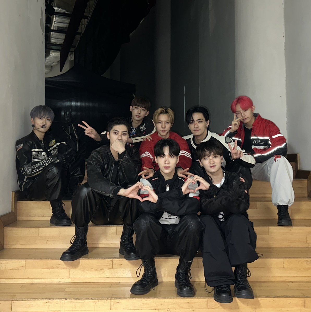 NTX_OFFICIAL_'s tweet photo. 피크타임 서울 앵콜콘 너무 재밌었어요 ! 여러분들의 성원에 힘입어 오프닝으로 멋있게 스타트를 할 수 있었던 것 같아용🫶 어제오늘 정말 뜨거운 응원과 환호, 너무너무 감사했고 저희 NTX 앞으로도 쭉 무한한 사랑 부탁드려요😍
너무너무 재밌었고, 다들 탸댱해요 🫶🫶

#NTX #엔티엑스
#PEAKTIME https://t.co/ejevRmrYtZ