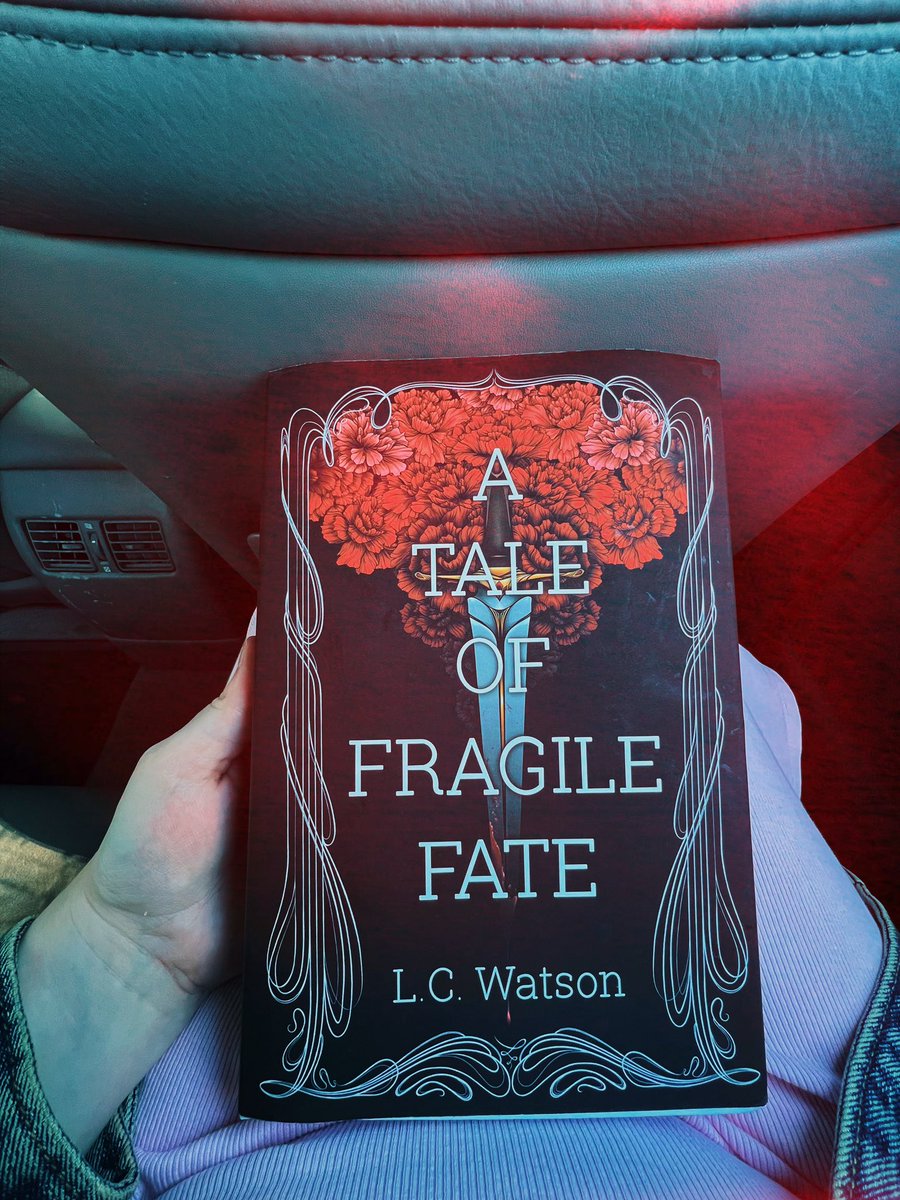 emfoxily's tweet photo. a long car ride calls for a good book. ♥️ @LexicatTV https://t.co/sIZlTSVAWf