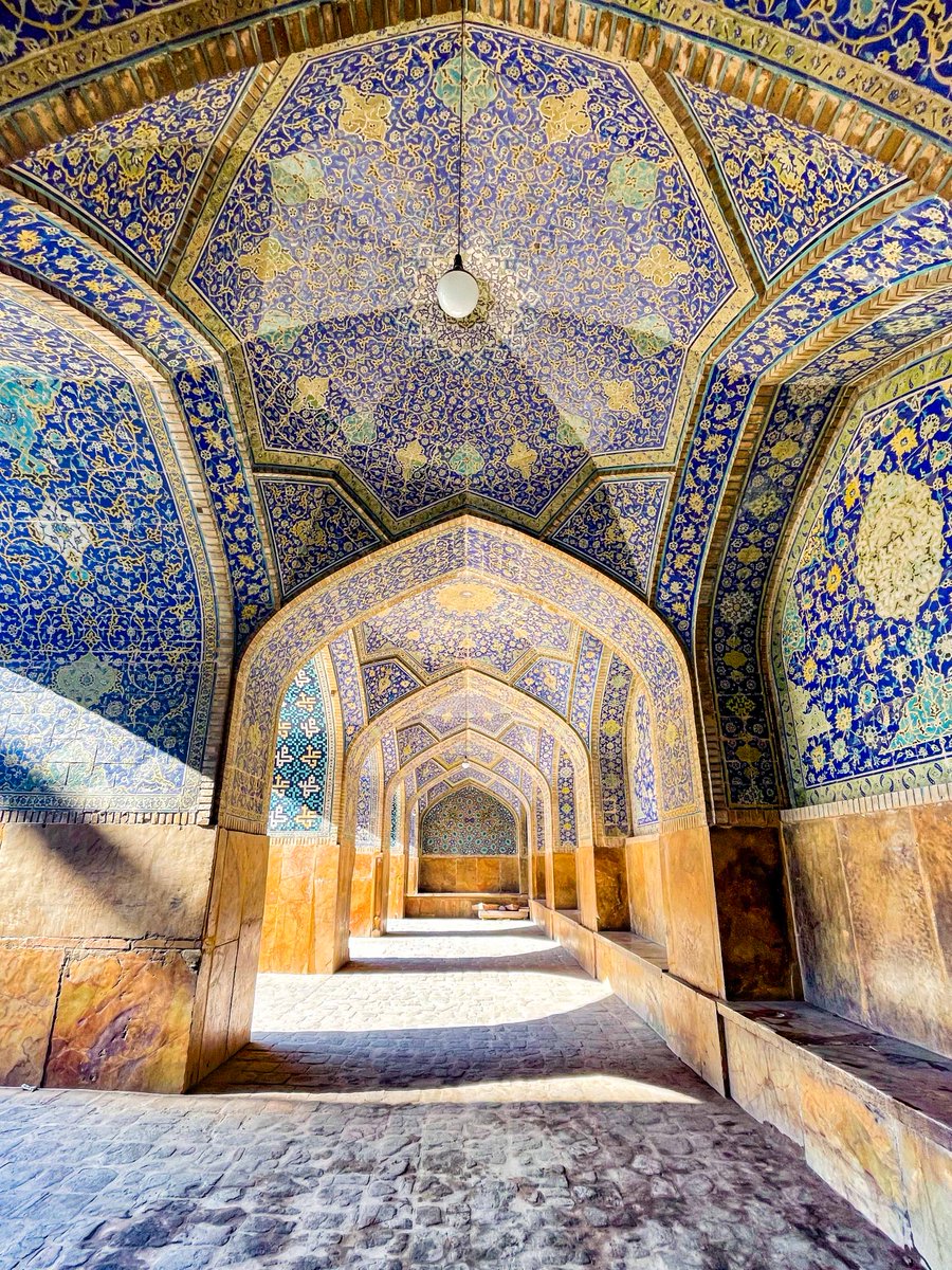イラン旅行は何日あれば最適?もちろん長い分に越したことはないが、折角行くのであれば10日間は欲しいところ。金曜の夜出発→日曜の夕方帰国で10