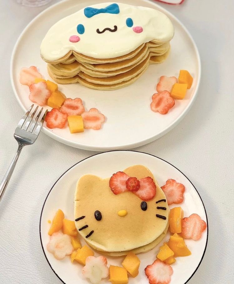 hello kitty and cinnamoroll pancakes!!