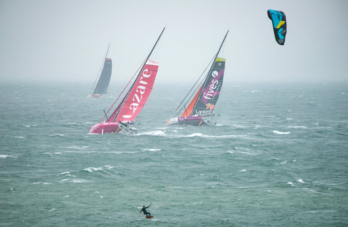 Varcs's tweet image. Dramatic seas at the start to the #RolexFastnetRace in horrible weather yesterday. Photos taken from Colwell Bay, #IsleofWight #sailing
