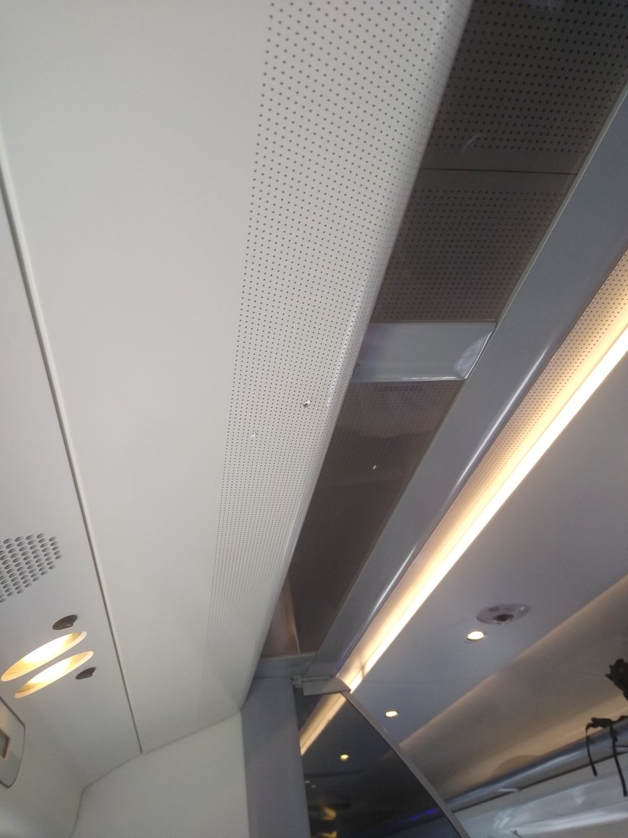 CaptainDibbzy's tweet photo. @AvantiWestCoast your train is leaking on me. https://t.co/NXYUg80808
