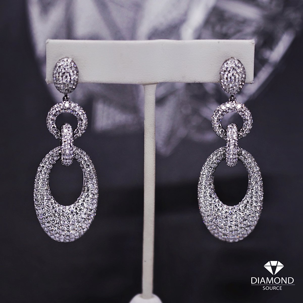 Whether it's a special occasion or everyday elegance, our diamonds will elevate your style and captivate hearts. Discover the magic of brilliance with these 18k white gold micro pave diamond long earrings✨
.
.
.
.
.
#diamonds #diamondearrings #longearrings #fashionearrings