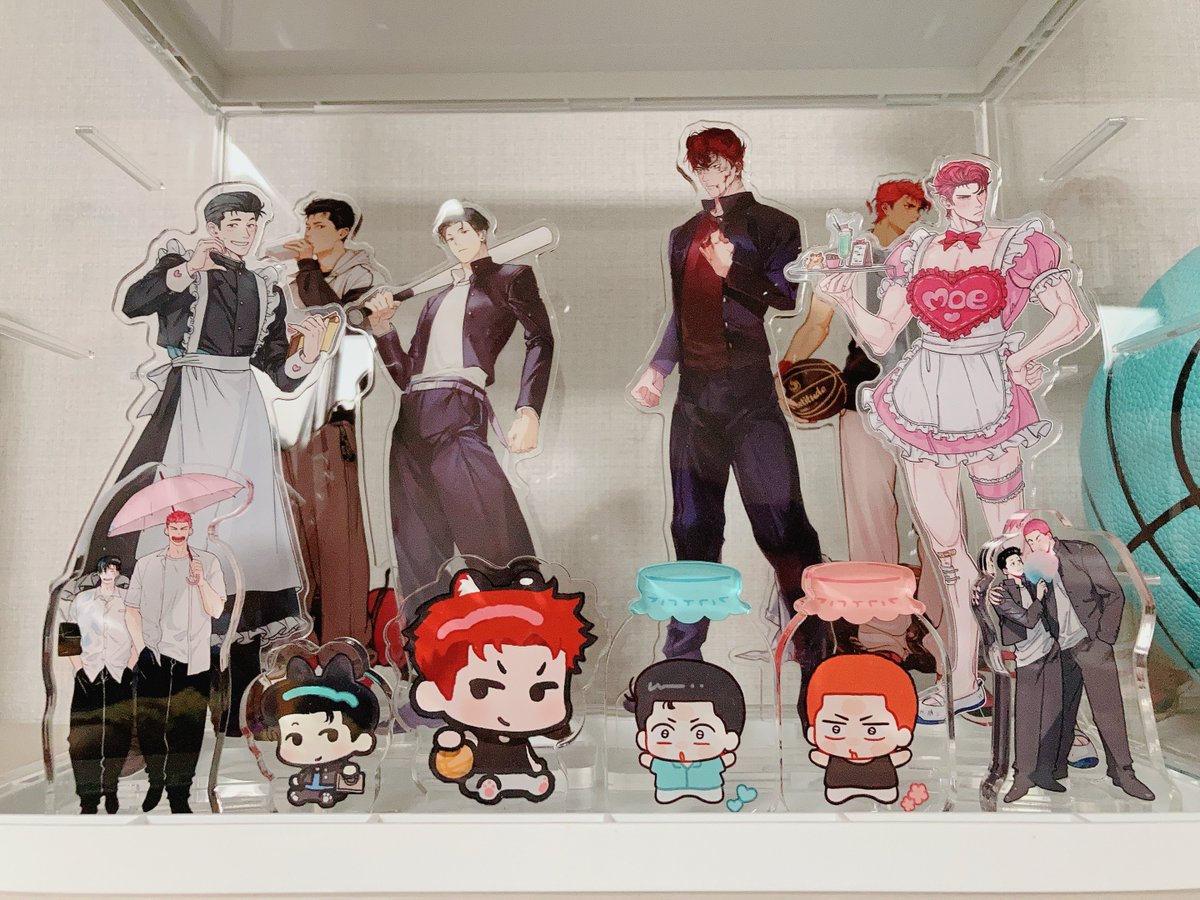 「누이보관함에 아크릴 스탠드들을 넣어보다 ㅋㅋㅋㅋㅋ 더 큰 신전이 필요해.」|🖤쿠에르✧QUERE🧡のイラスト