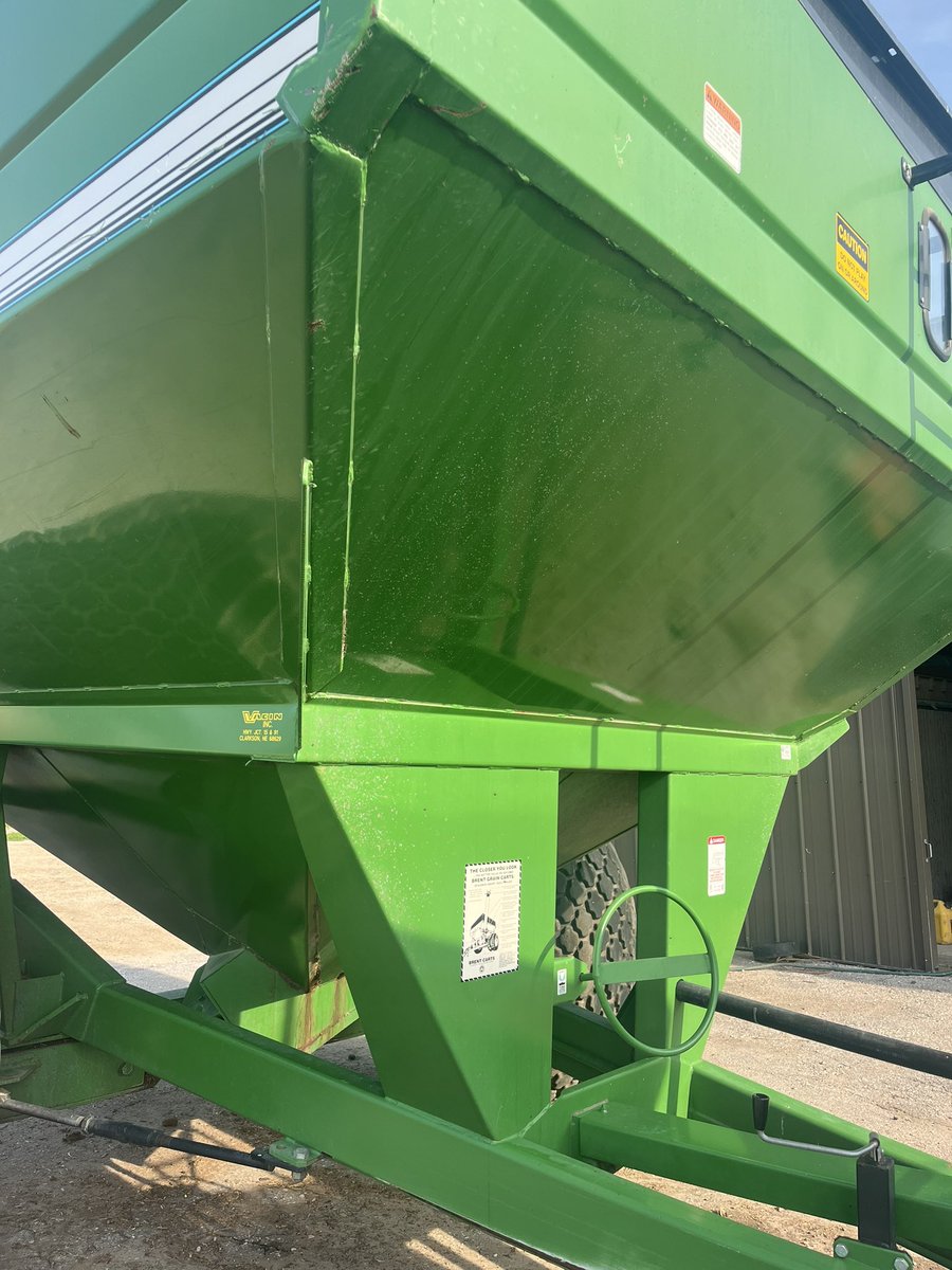 Retweets appreciated. 
2003 Brent 774 grain cart. 
In great condition. Been used as a spare cart for 12 years so low usage. 
Paint in very good condition. 
Always shedded. 
For age low bushels. 
No tarp no scale.