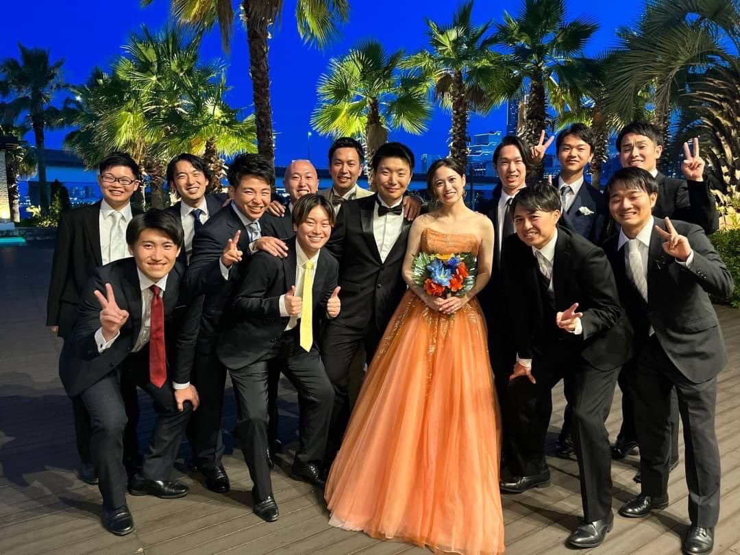 norinon's tweet photo. NBA ゴールデンステート・ウォリアーズ
で活躍中、大学一年坊主から面倒みてた 児玉の結婚式。

子供とも違う、弟ともまた違う。
同志集結は最高の一言‼︎

結婚式の卓でインターン同期2卓は圧巻ね。

この仲間があってみんな今があり、公私充実なり。めでたーい👏👏

#MARSCAMP https://t.co/XfFC5XfpIR