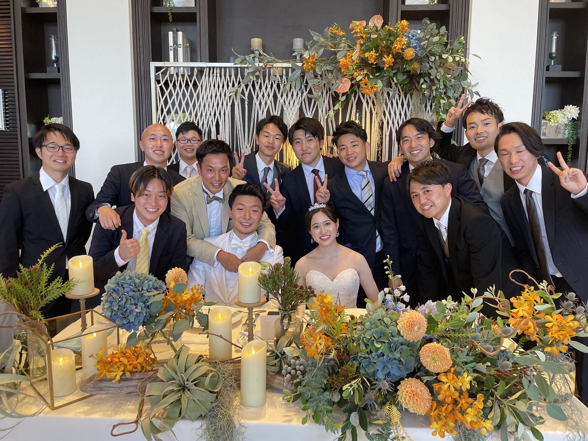 norinon's tweet photo. NBA ゴールデンステート・ウォリアーズ
で活躍中、大学一年坊主から面倒みてた 児玉の結婚式。

子供とも違う、弟ともまた違う。
同志集結は最高の一言‼︎

結婚式の卓でインターン同期2卓は圧巻ね。

この仲間があってみんな今があり、公私充実なり。めでたーい👏👏

#MARSCAMP https://t.co/XfFC5XfpIR