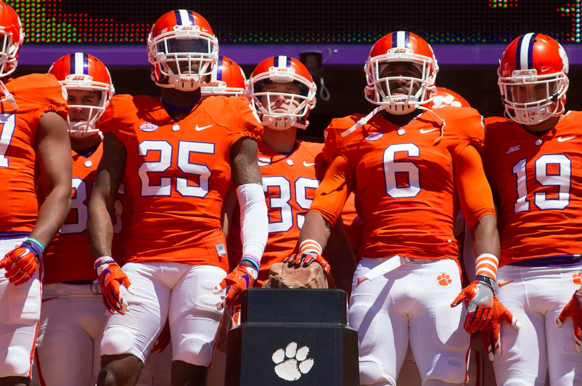 Clemson Football Fact of the Day: Howard's Rock was first placed on a pedestal at the top of The Hill at Memorial Stadium on Sept. 24, 1966, a game Clemson won 40-35 over Virginia. Since that day, Clemson has posted a 262-69-5 record at Death Valley, a .787 win percentage https://t.co/k3C3WWh6nD