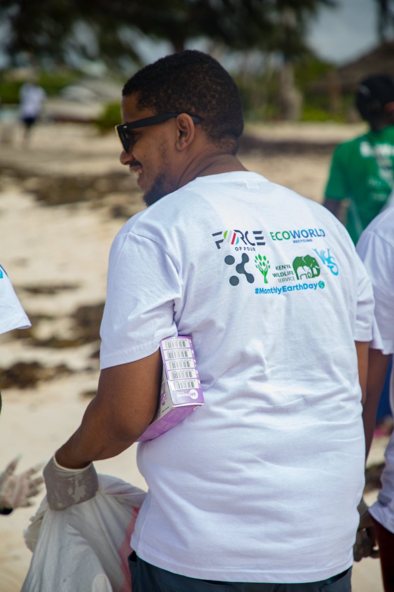 theforceoffour's tweet photo. Thanks to @aquapurgeweb3 for their hard work cleaning up our oceans! 

Their work is helping to remove plastic pollution from the water and protect marine life. #ReFi #Collaboration https://t.co/k0yQAxTNab