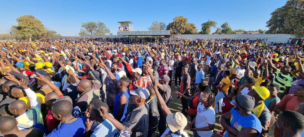 advocatemahere's tweet photo. 🟡BEITBRIDGE ROARS!!! A New Great Zimbabwe #ForEveryone!🇿🇼 https://t.co/5TnbHIphxg