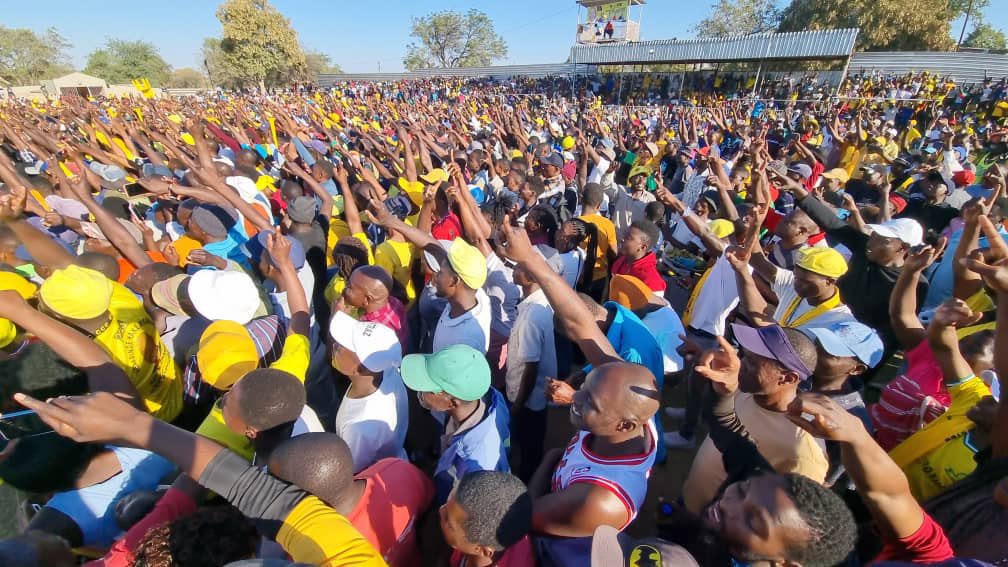 advocatemahere's tweet photo. 🟡BEITBRIDGE ROARS!!! A New Great Zimbabwe #ForEveryone!🇿🇼 https://t.co/5TnbHIphxg