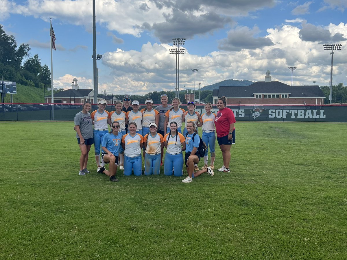 tn_goetzinger's tweet photo. Thank you @Patriots_UC_SB @BaileyDillender @lyssa_danielle9 @maldridge10 for a great weekend on your beautiful campus and finally meeting Willie. https://t.co/SorVVORU7B