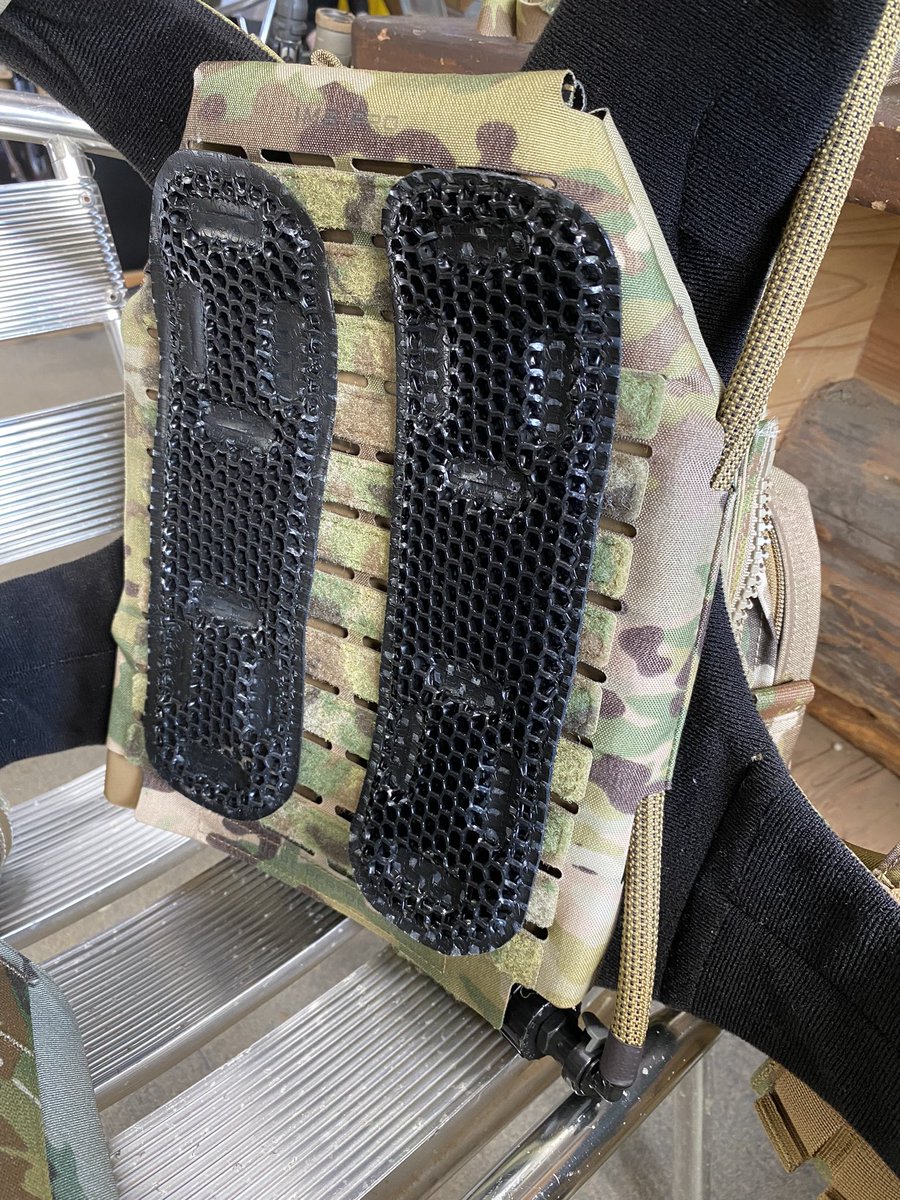 Gunter166's tweet photo. 大人も子供も遊びまくったサバパラフレンドシップデー。新しくTYRで組んだAVSにQORE perfomanceのハイドレーションとパッド追加、氷が重いけど快適でした。加えてヘタレンジャー謹製ブルーベリーソーダでキル数アップw。ゲームに展示といつもと違う楽しい1日お疲れ様でした。#MILITIVE https://t.co/NRwAYCbArw
