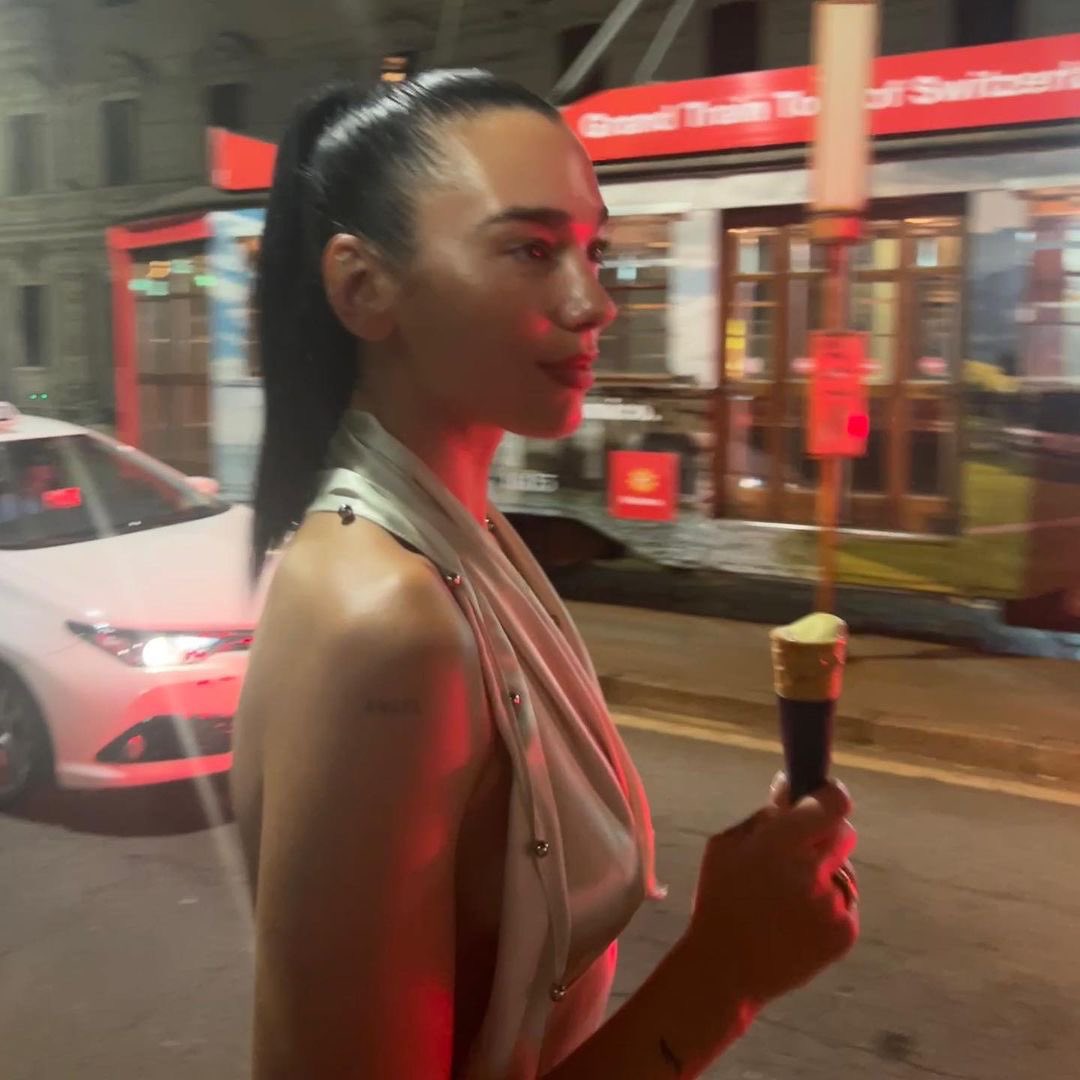 DUA LIPA tweet media