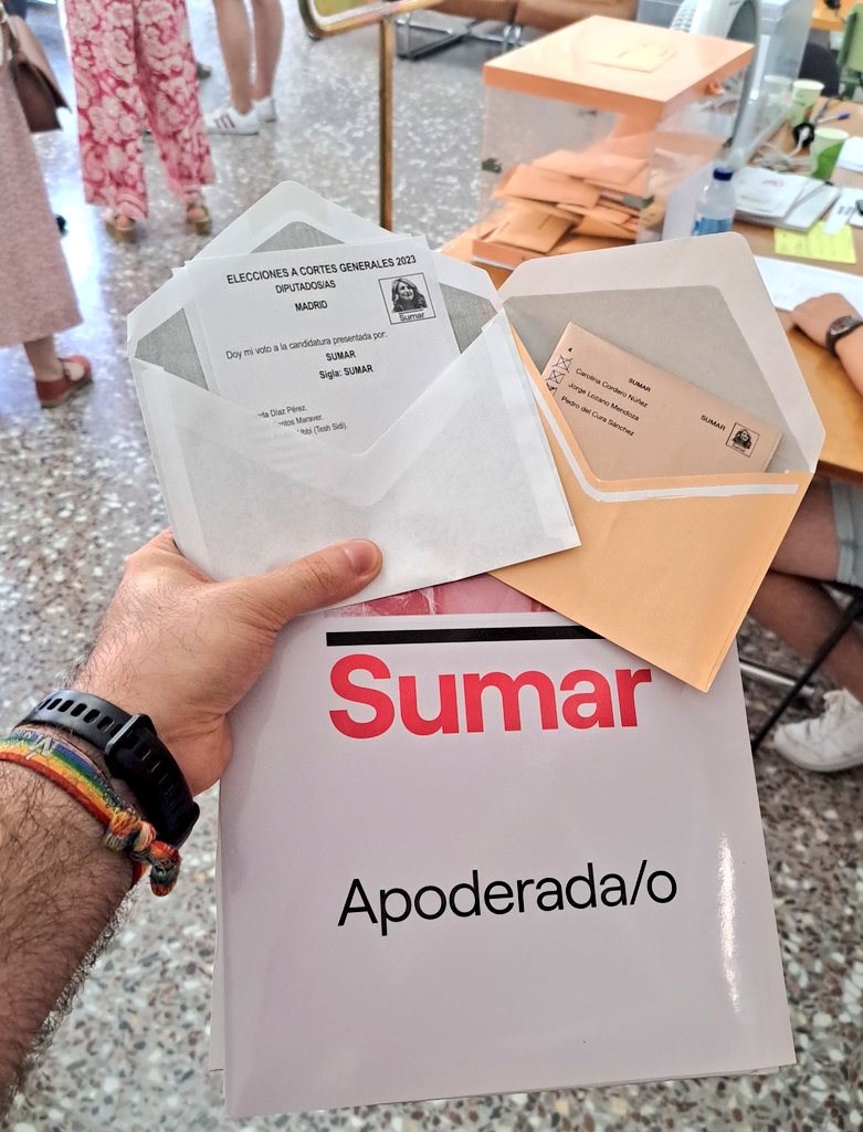 HectorConH_'s tweet photo. Acabo de votar y lo he hecho por los servicios públicos, el medio ambiente, por mis abuelos y aquellas personas que nos trajeron la democracia, contra la violencia machista, el odio, por el colectivo LGTBIQ+ y el feminismo.
#Sumar23J #YoConYolanda #YolandaPresidenta https://t.co/hO8XveRrzd