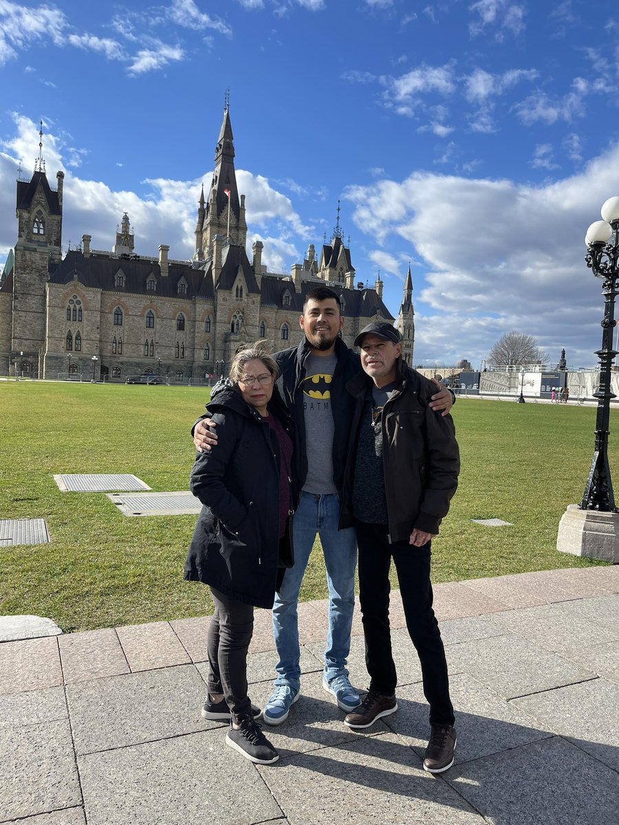 Mauricio_Coko's tweet photo. @borissanchotv Después de años de no verlos, malos pude traer de vacaciones a Canadá. No hay mejor satisfacción que verlos y hacerlos felices!! https://t.co/nX04zGY61r