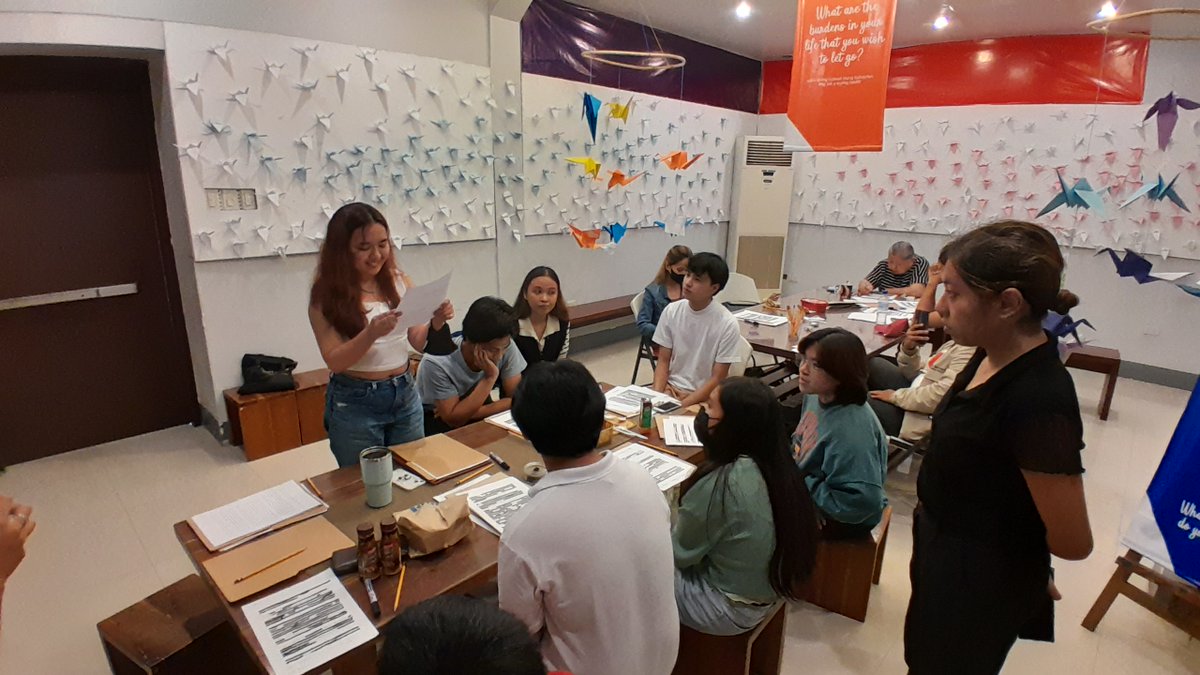 papersoul_ph's tweet photo. Participants read their works and shared their thought processes while creating the poems. 

#BlackoutPoetry #papersoul #workshop #poems #poetry https://t.co/f1C7nvbiQW